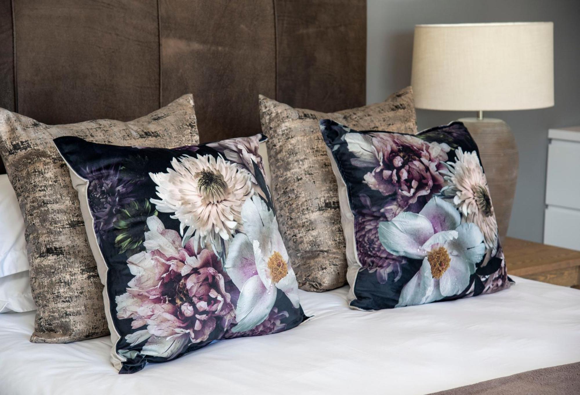 Crown On The Heads Hotel Knysna Bagian luar foto